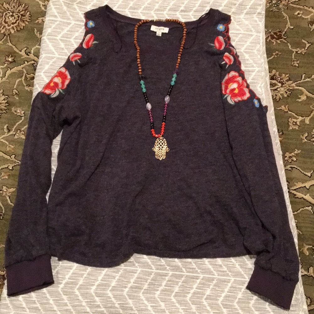 An Umgee scalloped cold shoulder top size medium.